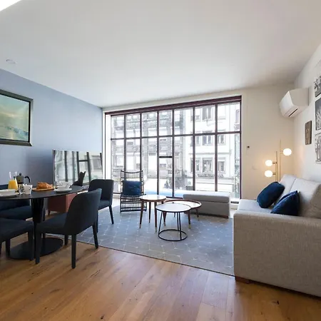 Contemporary Flat Near Sao Bento By Lovelystay Daire