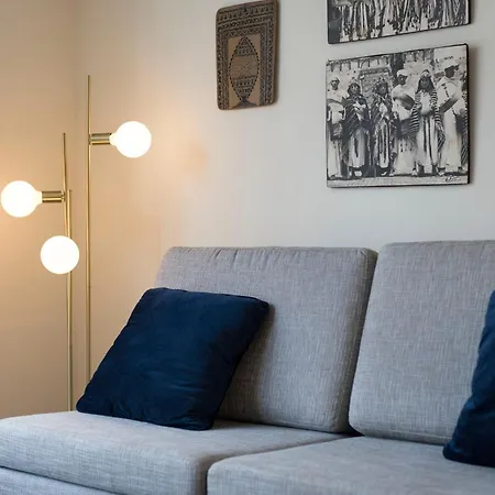 Contemporary Flat Near Sao Bento By Lovelystay Daire