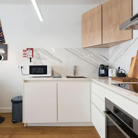 Contemporary Flat Near Sao Bento By Lovelystay Daire