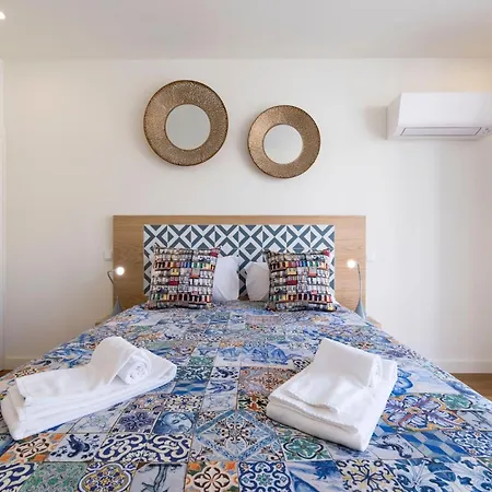 Contemporary Flat Near Sao Bento By Lovelystay Daire