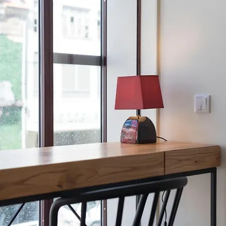 Contemporary Flat Near Sao Bento By Lovelystay Daire