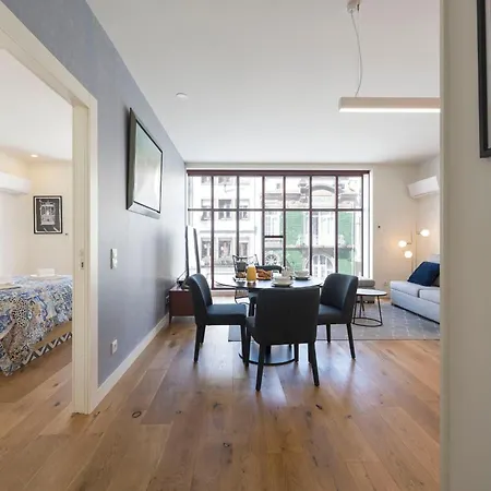 Contemporary Flat Near Sao Bento By Lovelystay Daire