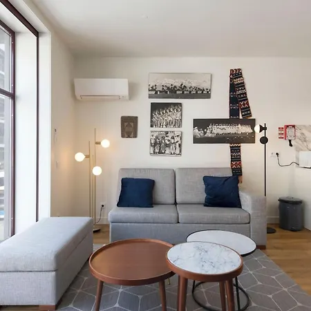 Contemporary Flat Near Sao Bento By Lovelystay * Porto